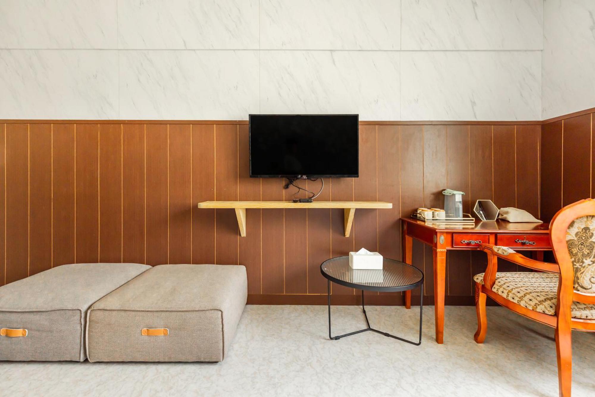 Hotel 32小巷弄 à Tainan Extérieur photo