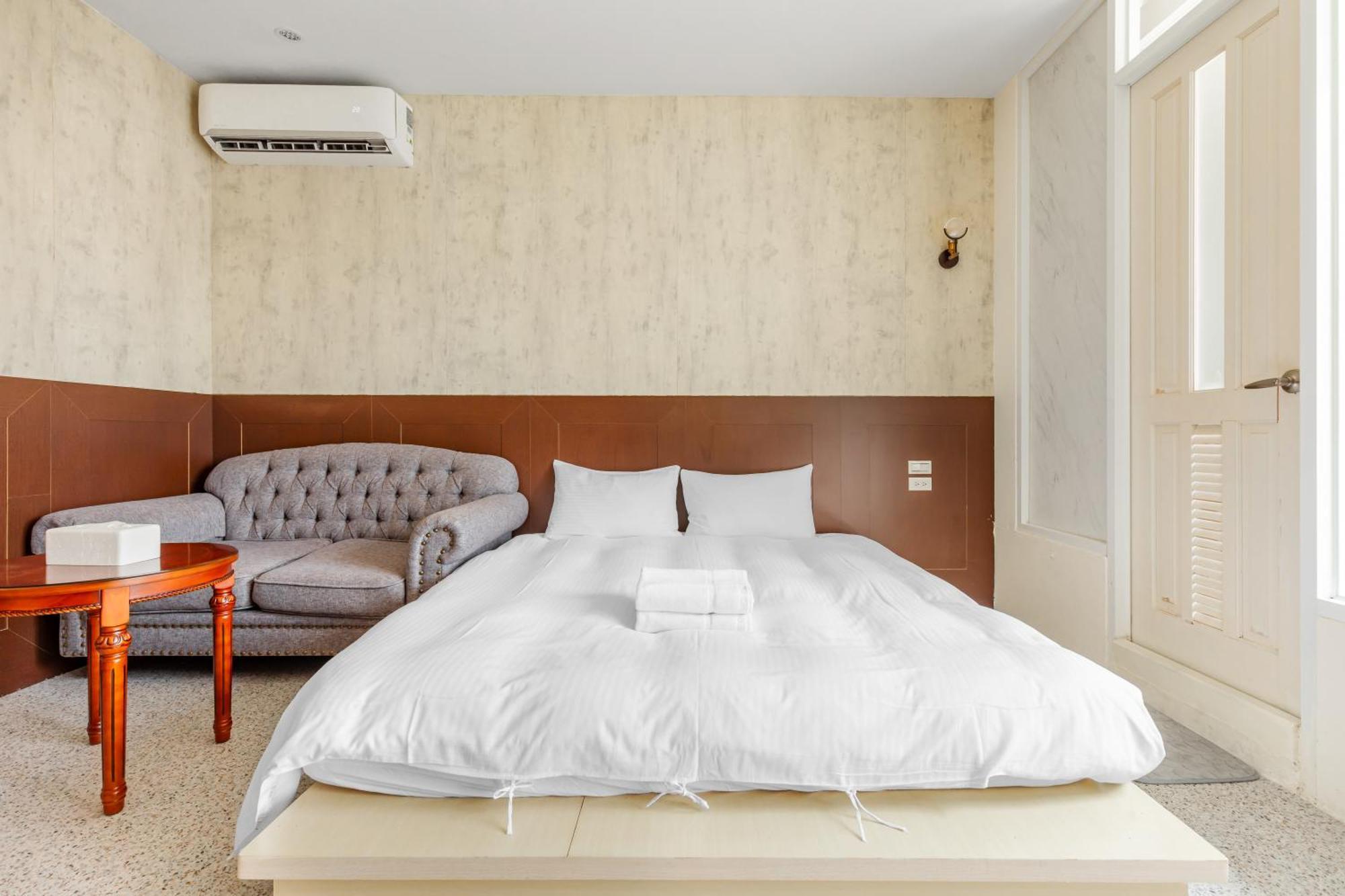 Hotel 32小巷弄 à Tainan Extérieur photo