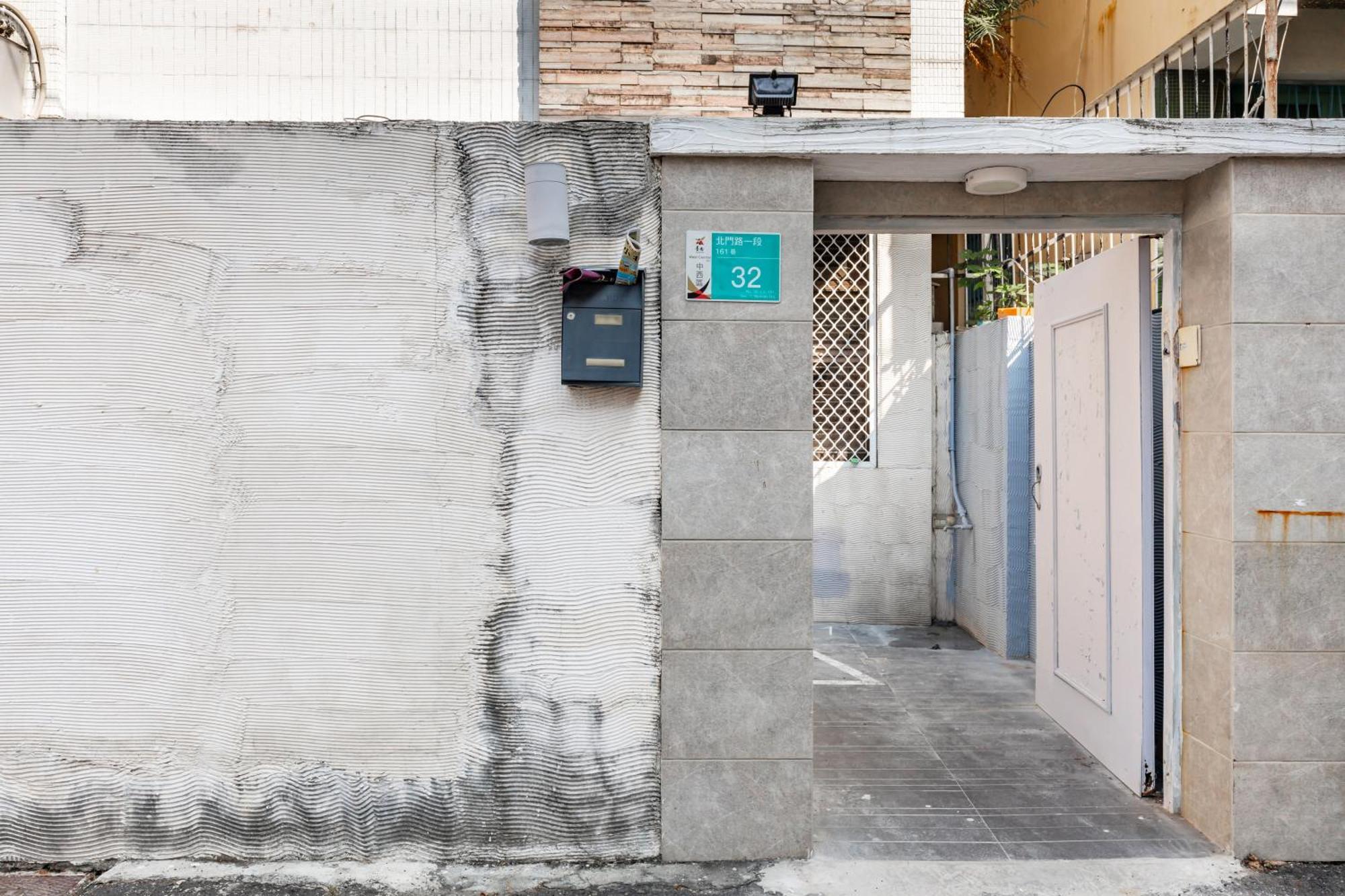 Hotel 32小巷弄 à Tainan Extérieur photo